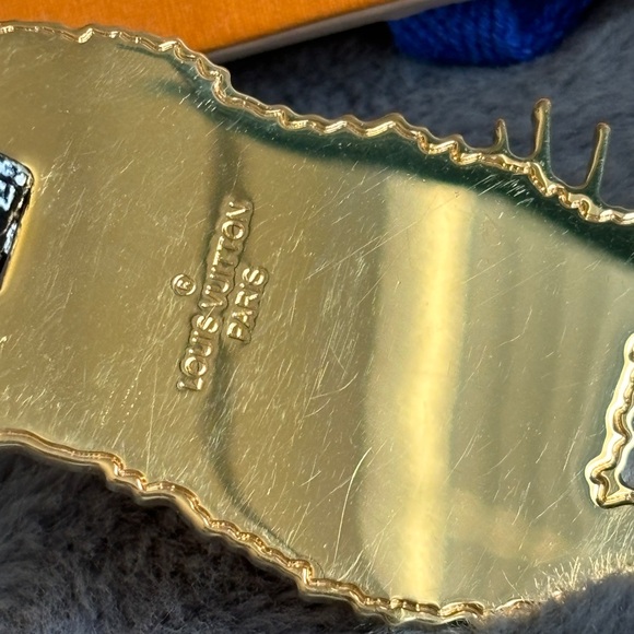 😻Limited Edition Louis Vuitton Catogram Flying Cat Bag Charm😻 - Picture 12 of 13